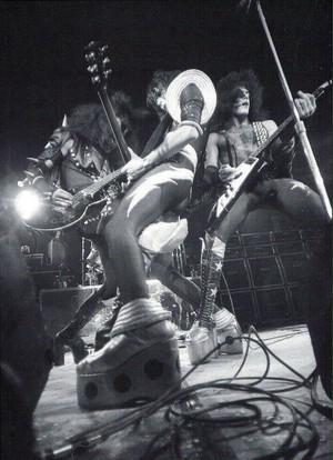  ciuman ~Detroit, Michigan...January 26, 1976 (Cobo Hall - ALIVE Tour)