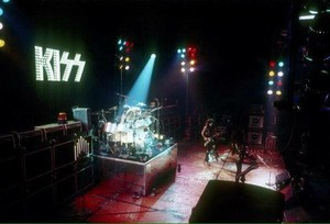  ciuman ~Detroit, Michigan...January 26, 1976 (Cobo Hall - ALIVE Tour)