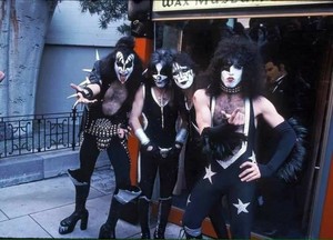  baciare ~Hollywood, California…February 24, 1976 (Grauman’s Chinese Theater)