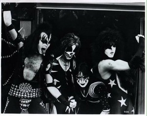  吻乐队（Kiss） ~Hollywood, California…February 24, 1976 (Grauman’s Chinese Theater)