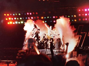  baciare ~Laguna Hills, California...March 25, 1983 (Creatures of the Night Tour)