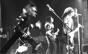 ciuman ~Mt. Pleasant, Michigan...January 30, 1976 (Alive Tour)