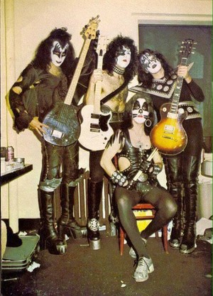  吻乐队（Kiss） (NYC) March 21, 1975 (Dressed To Kill Tour-Beacon Theatre)