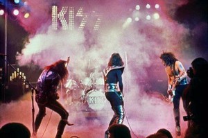  키스 (NYC) March 21, 1975 (Dressed To Kill Tour-Beacon Theatre)
