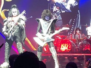  吻乐队（Kiss） ~Sacramento, California...February 9, 2019 (End of the Road Tour)