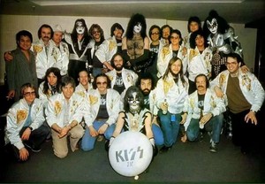  baciare ~Tokyo, Japan...April 4, 1977 Rock and Roll Over Tour)
