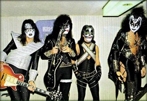  吻乐队（Kiss） ~Tokyo, Japan...March 24-April 2, 1978 (Alive II Tour)