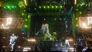 KISS ~Yokohama, Japan...March 9, 2001 (Farewell Tour) 
