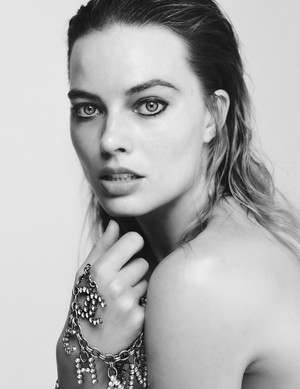  Margot Robbie - V Magazine Photoshoot - 2020