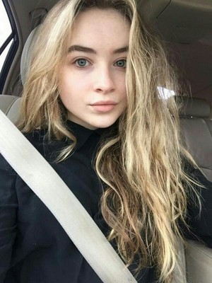  Sabrina Carpenter