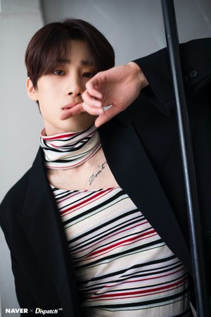  Seungwoo 6th mini album "Continuous" promotion photoshoot oleh Naver x Dispatch