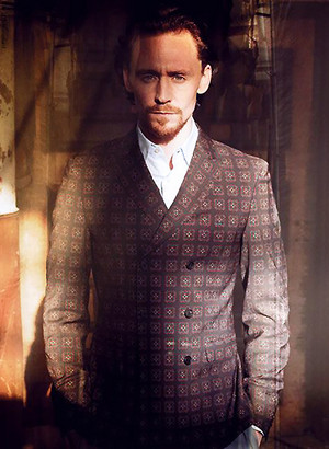  Spring Style anteprima with Tom Hiddleston for Esquire, January 2012 modifica