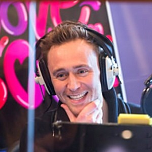  Tom Hiddleston recording for The tình yêu Book App, 2013