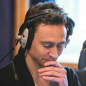  Tom Hiddleston recording for The tình yêu Book App, 2013