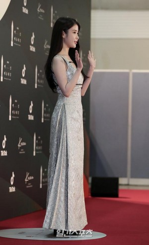  20200605 ইউ at 56th Baeksang Awards - Red Carpet