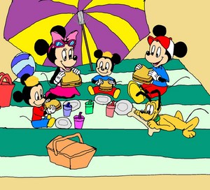  A jour at the plage (Mickey, Minnie, Pluto, Morty and Ferdie)