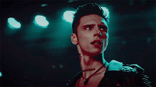 Voir un profil - Andy Biersack Andy-Biersack-as-Johnny-Faust-in-Paradise-City-2020-andy-sixx-43359311-540-304