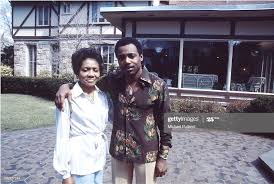  At घर With George Benson And Wife, Johnnie
