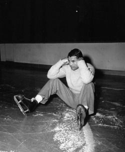  Cary Grant tries ice skating *lol*