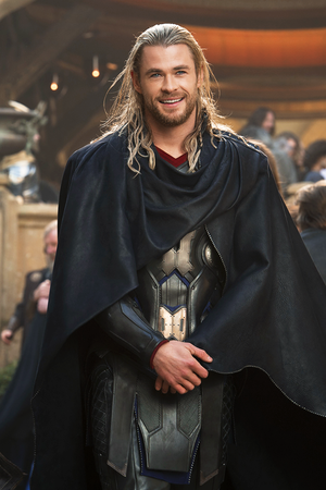  Chris Hemsworth behind the scenes of Thor: The Dark World (2013)