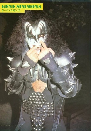  Gene ~ musique LIFE magazine -KISS issue...May 10, 1977