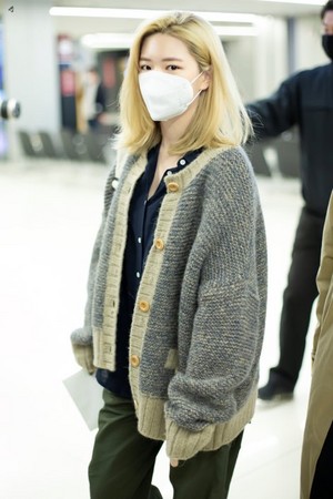  Jeongyeon at the Airport