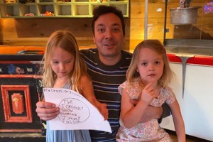  Jimmy Fallon | At ہوم Edition || Franny and Winnie