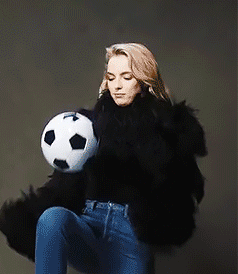  Jodie with a 축구 ball