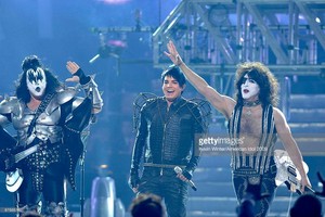  吻乐队（Kiss） ~American Idol w/Adam Lambert...May 20, 2009 (8th season)