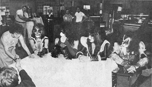  吻乐队（Kiss） ~Depew, New York...May 25, 1977 (Borden Chemical Company)