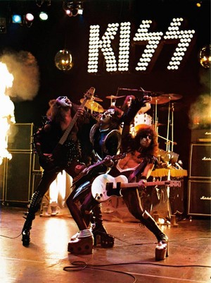  吻乐队（Kiss） ~Detroit, Michigan...May 14-15, 1975 (Alive! 照片 shoot) Fin Costello