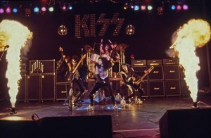 KISS ~Detroit, Michigan...May 14-15, 1975 (Alive! photo shoot) 