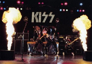  KISS ~Detroit, Michigan...May 14-15, 1975 (Alive! تصویر shoot)