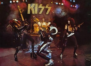  吻乐队（Kiss） ~Detroit, Michigan...May 14-15, 1975 (Alive! 照片 shoot)