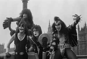  Kiss ~London, England...May 10, 1976 (Heathrow Airport, Westminster Bridge and Buckingham Palace)