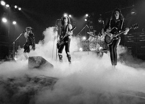  baciare ~Long Beach, California...May 31, 1975 (Dressed to Kill Tour)