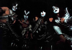  Kiss (NYC)...April 28, 1977 (Love Gun/Black Room Session)