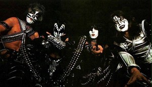 KISS (NYC)...April 28, 1977 (Love Gun/Black Room Session) 