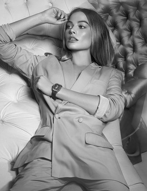  Margot Robbie – Richard Mille Watch [2020 Campaign]