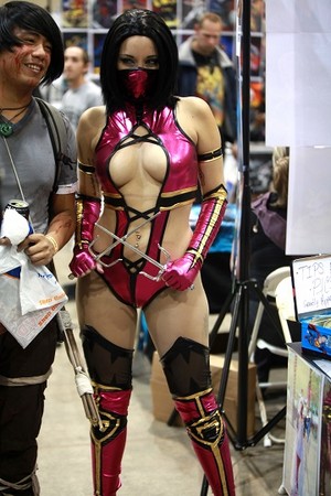  Mileena - Hot & Sexy Cosplay at the 2014 Comic Con
