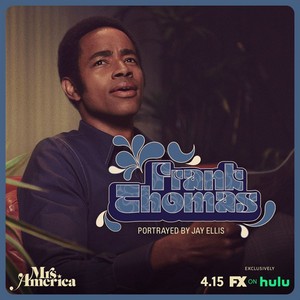  Mrs. America - Cast Promos - স্থূলবুদ্ধি বাচাল ব্যক্তি Ellis as Frank Thomas