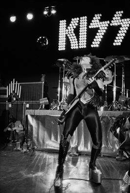  Paul ~Detroit, Michigan...May 14-15, 1975 (Alive! photo shoot)