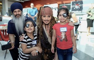  *Jack Sparrow With Kids :Pirates Of The Caribbean*