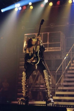  Gene ~Montreal, Quebec, Canada...July 12, 1977 (Can-Am - 사랑 Gun Tour)