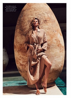 Gisele Bündchen Covers Harper’s Bazaar Australia [Jan/Feb 2019]