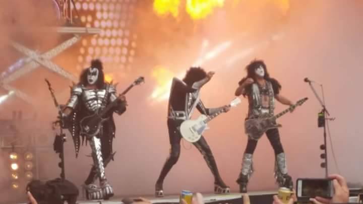 kiss tour in 2016