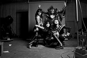  KISS ~Hotter Than Hell picha session and outtakes...August 18, 1974 (The Stage)