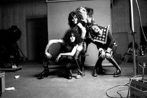  Kiss ~Hotter Than Hell фото session and outtakes...August 18, 1974 (The Stage)