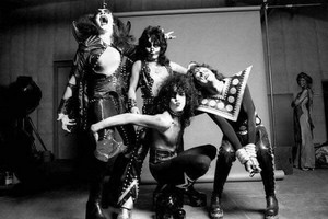 kiss ~Hotter Than Hell foto session and outtakes...August 18, 1974 (The Stage)