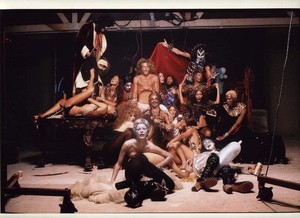  ciuman ~Hotter Than Hell foto session and outtakes...August 18, 1974 (The Stage)
